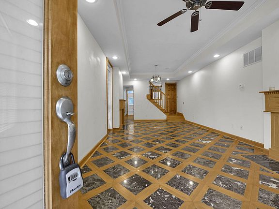 3rd image of 29 E 2nd Ave