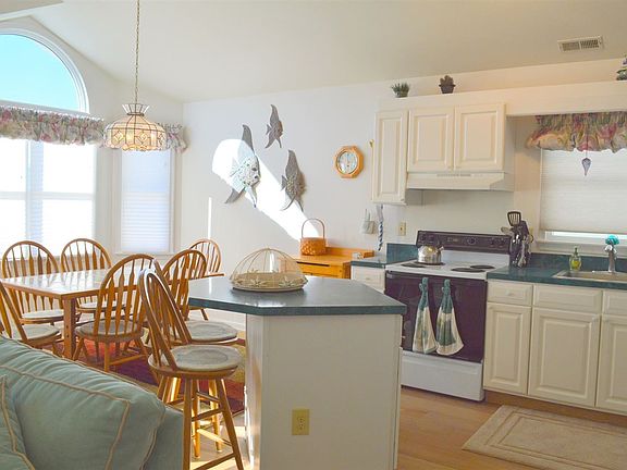 5th image of 5823 West Ave