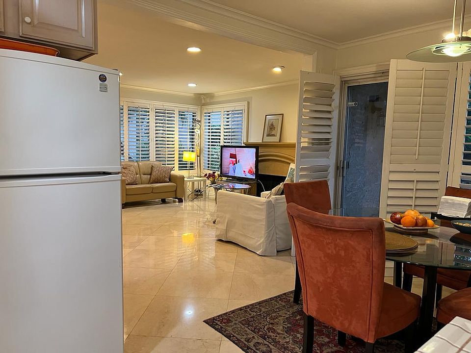 1st image of 18316 Hatteras St APT 3