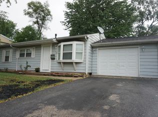 739 Hillcrest Dr, Romeoville, IL 60446