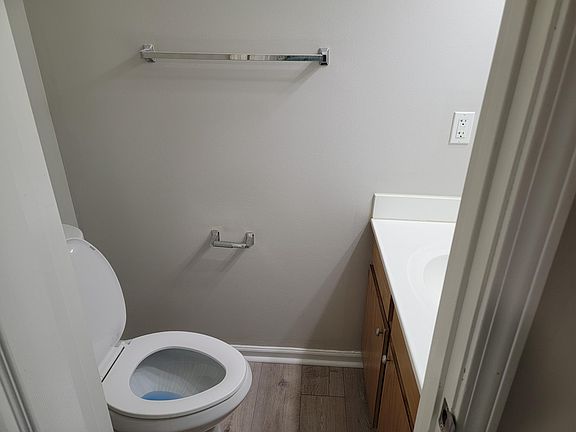 5th image of 917 Altamont Ct