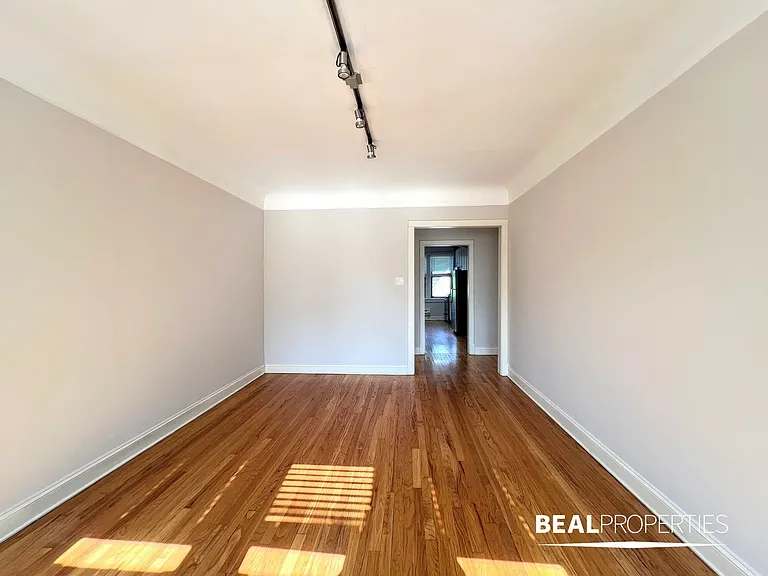 2321 N Rockwell St #D2 — Photo 3