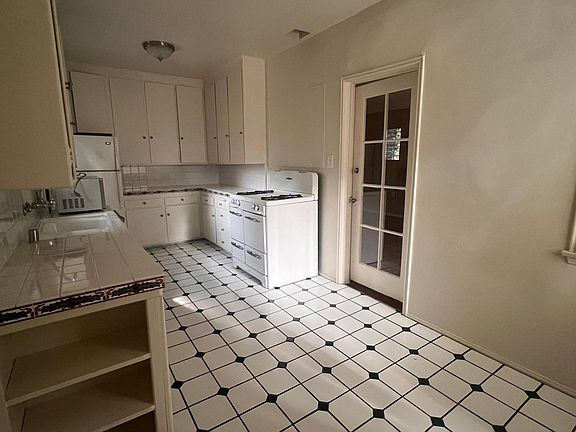 5th image of 9937 Durant Dr #D