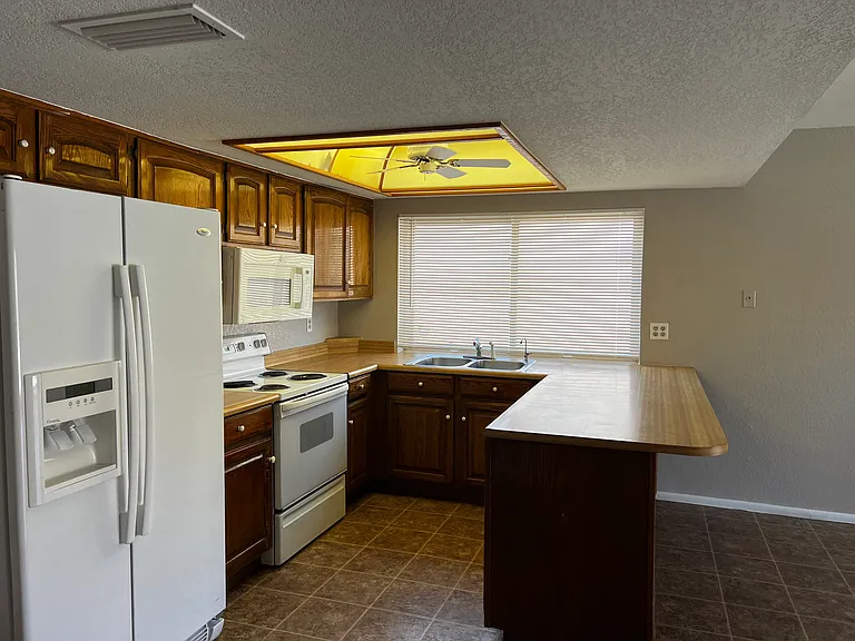 3424 W Aire Libre Ave — Photo 12