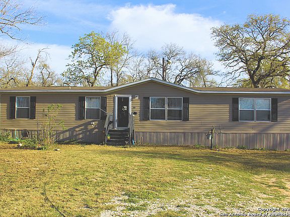 3rd image of 256 Hickory Hill Dr