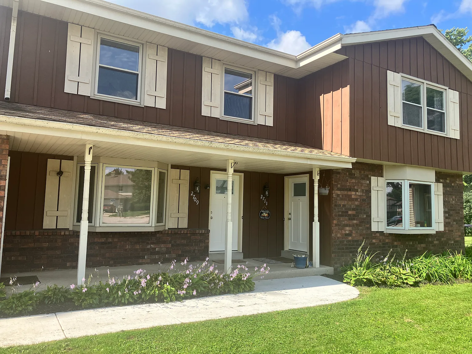3 bed, 1.5 bath, 1250 sqft, $1,850 — Photo 2