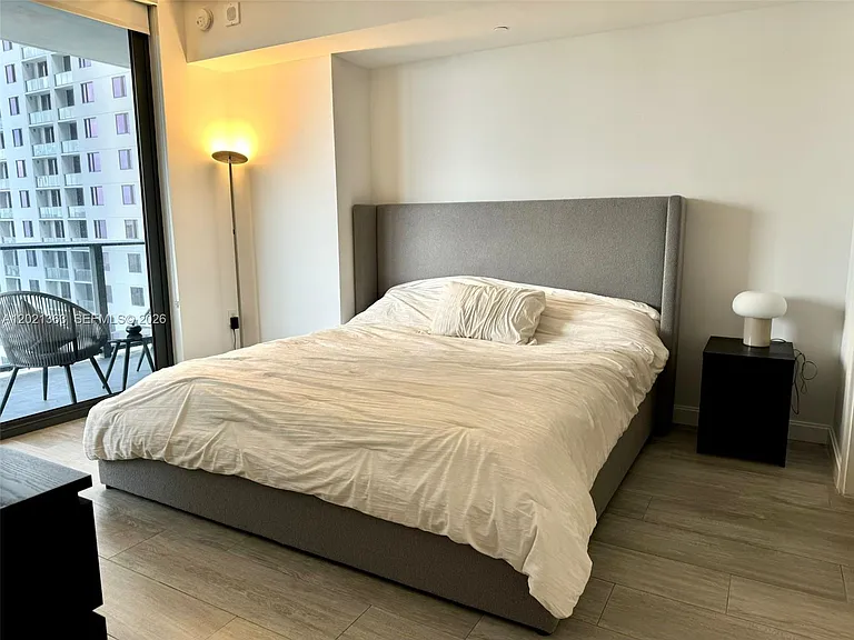 45 SW 9th St #3107 — Photo 5