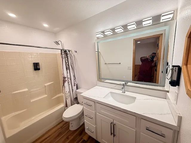477 Villa Grove Ave — Photo 10