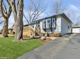 912 Countryside Hwy, Mundelein, IL