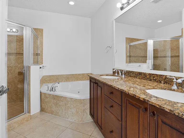 114 E Astor Cir — Photo 3