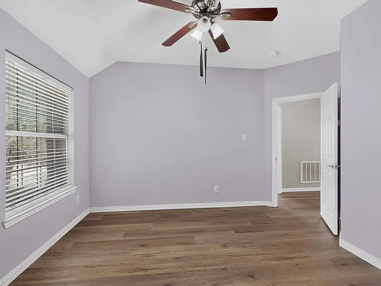 1812 Meadow Ridge Dr — Photo 16
