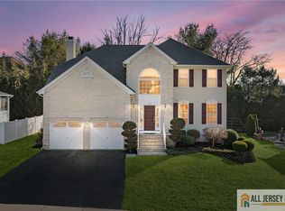 12 Hawk Ct, East Brunswick, NJ 08816