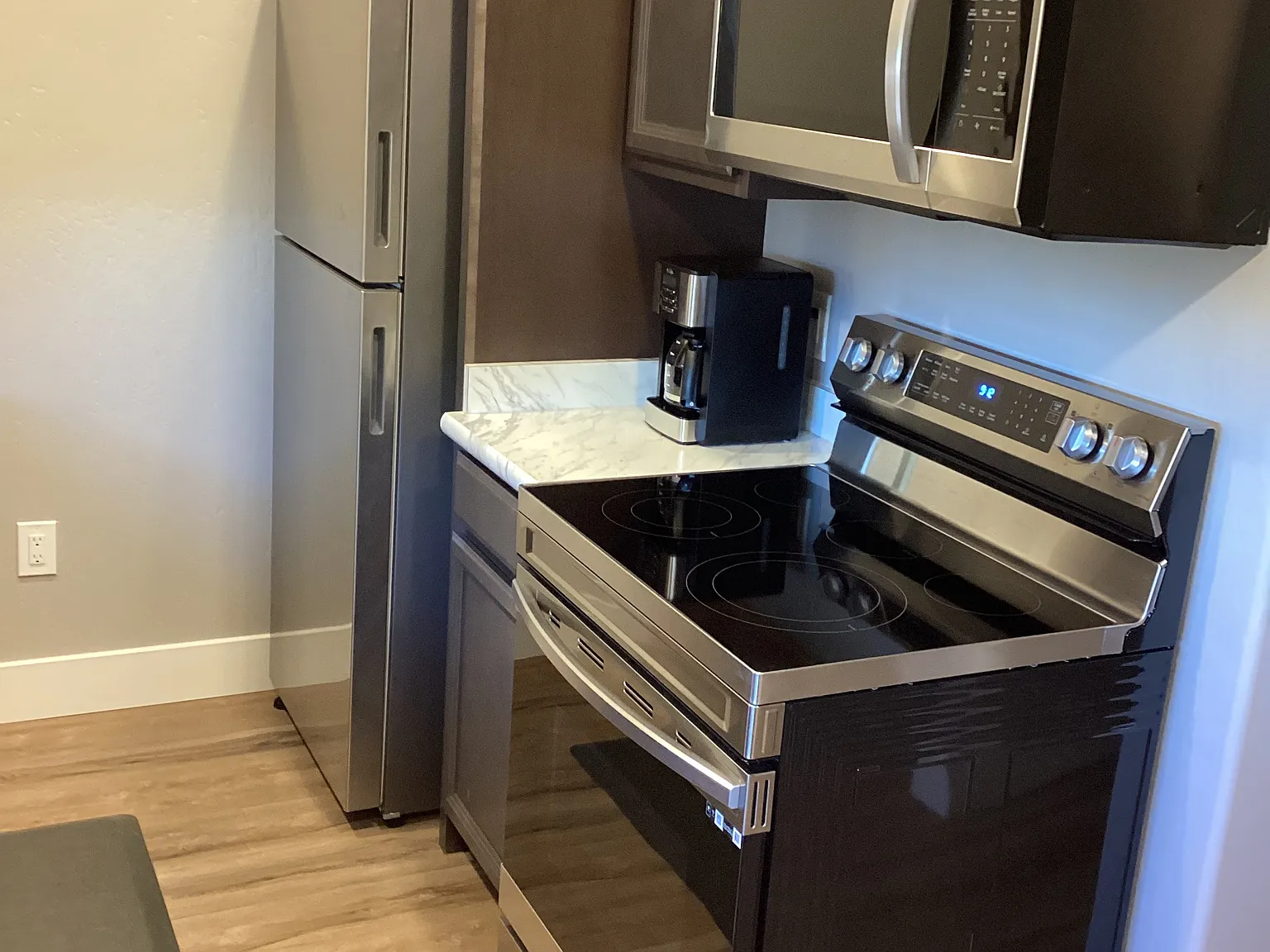 2 bed, 1300 sqft, $2,400 — Photo 2