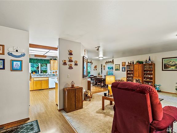 4th image of 250 E Tamarack Ln