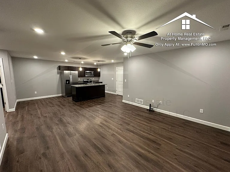 2620 N Bluff St #203 — Photo 3