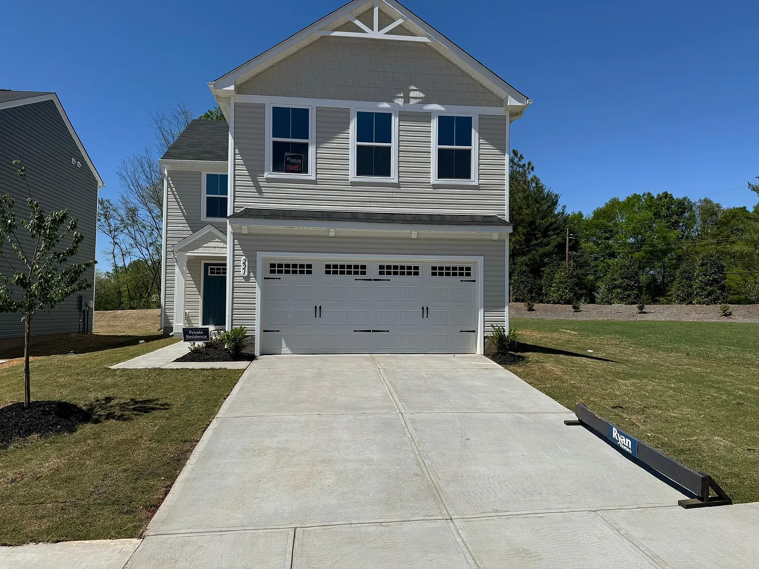 4 bed, 2.5 bath, 1900 sqft, $2,050 — Photo 1