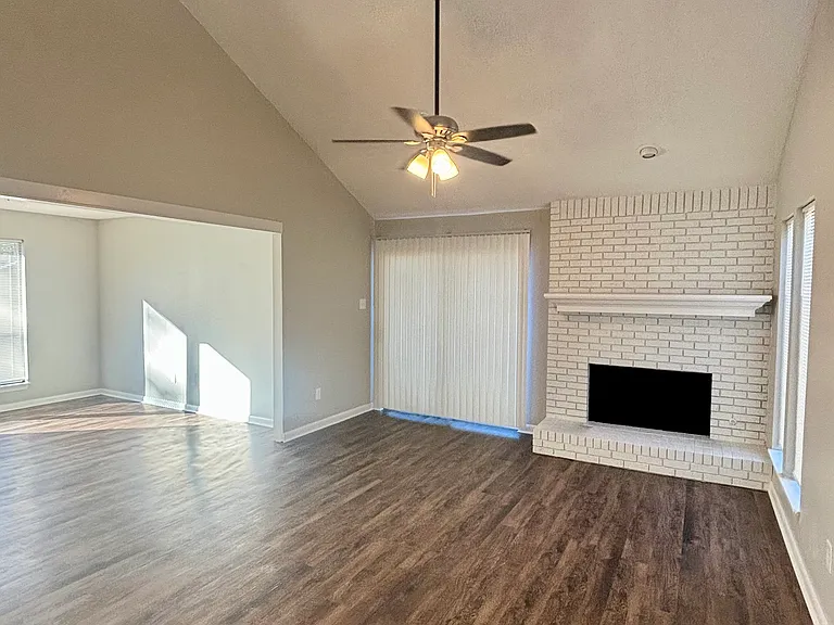 14218 High Point Dr — Photo 3