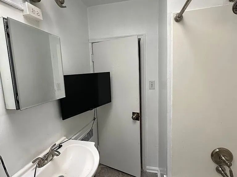5218 Harford Rd — Photo 10