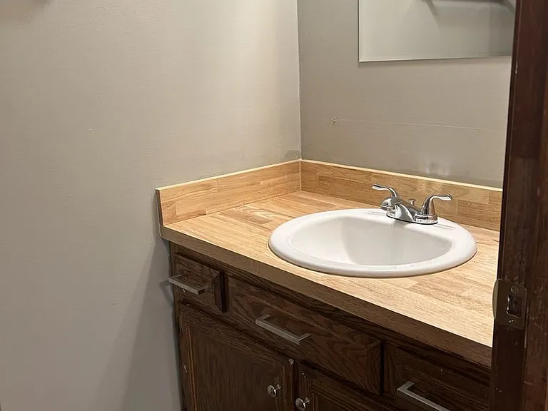 207 E Carlton St — Photo 7