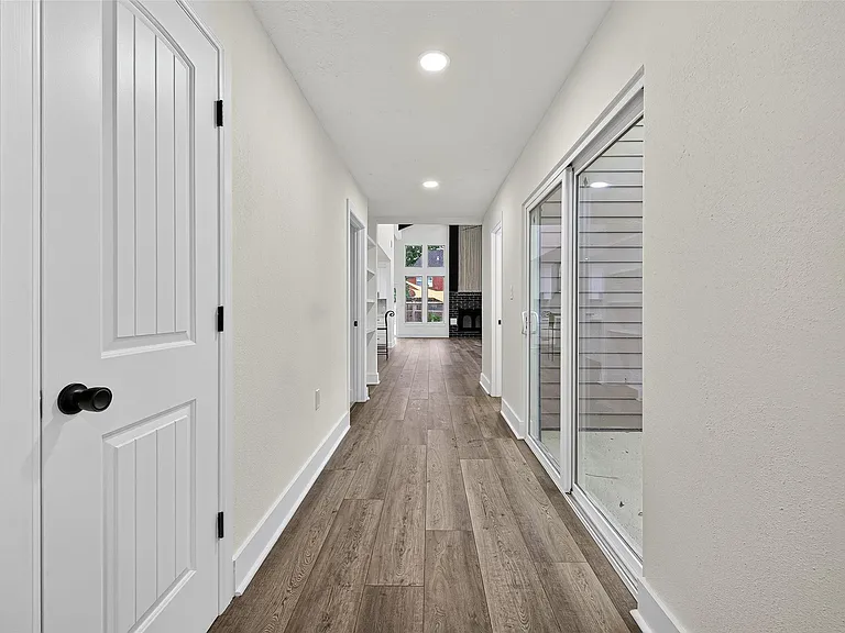3006 Golden Hills Ln — Photo 9