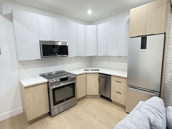 4th image of 107 1st Ave APT 3