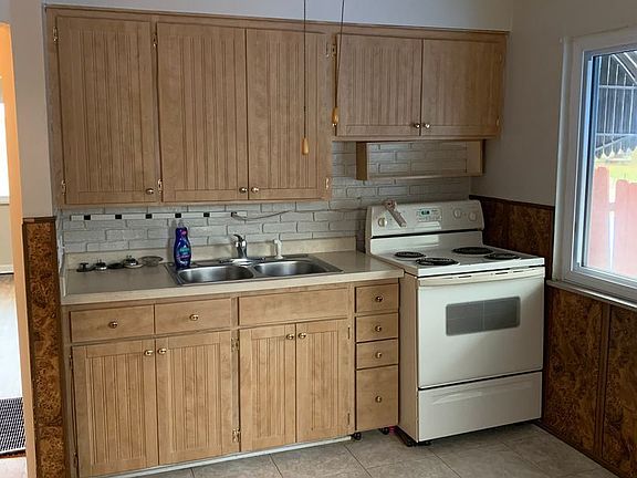 4th image of 697 Belvidere Ave