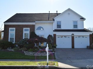 71 Major Dr, Sayreville, NJ 08872