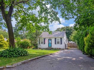 12 Rexmere Ave, Farmingville, NY