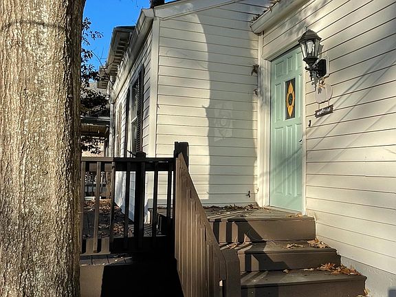 Steps leading to front entrance.