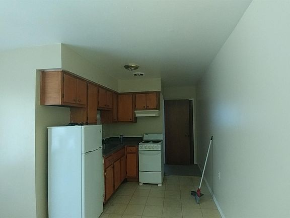 4th image of 15811 Harper Ave APT 12