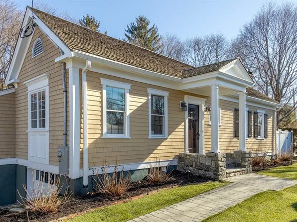 3 French St, Hingham, MA 02043