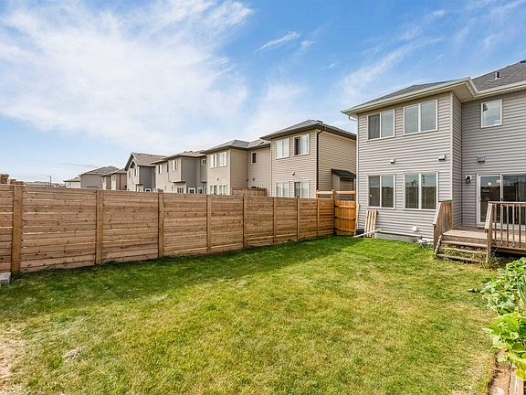 5th image of 2296 Casey Cres SW