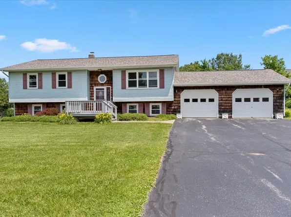 17 Meadowbrook Lane, St. Albans Town, VT 05478