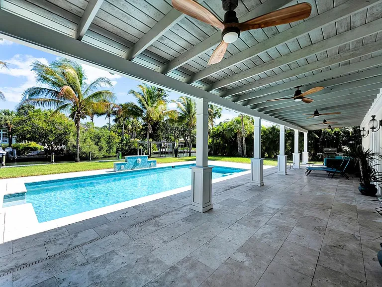 537 E Causeway Blvd — Photo 21