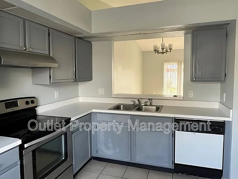 3 bed, 2.0 bath, 1149 sqft, $1,775 — Photo 3
