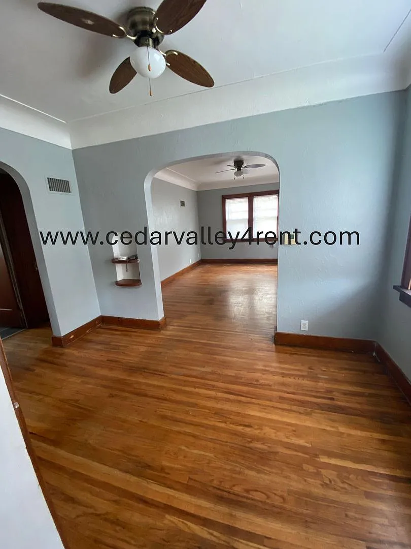 3 Bedroom 1 Bath 517 Center St Waterloo IA — Photo 2