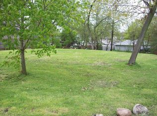 906 Garfield St, Harvard, IL 60033