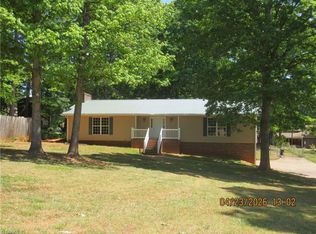 661 Runningbrook Ln, Rural Hall, NC 27045