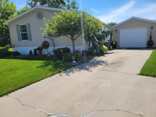 187 Whipporwill Dr #187, Beecher, IL 60401