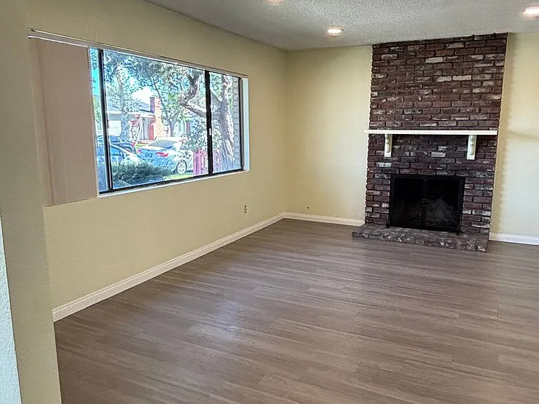 6065 California Ave — Photo 1