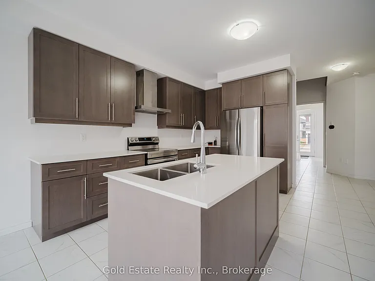 19 McLaren Ave — Photo 10