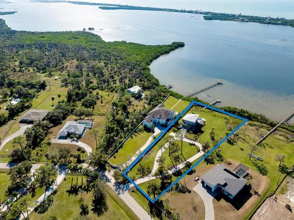 1089 Bayshore Dr, Englewood, FL 34223