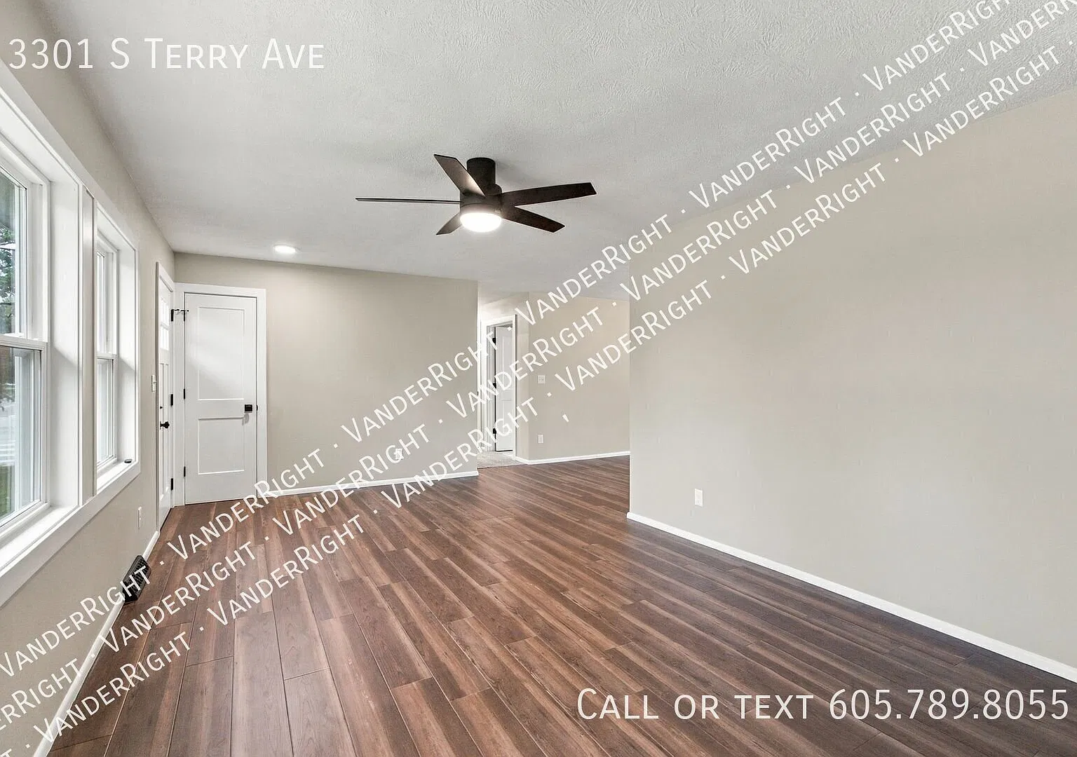 Renovated 4-Bedroom Home with 4 Stall Garage And Fenced Yard! — Photo 3