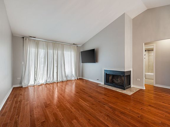 3rd image of 365 Farnsworth Ct APT 7