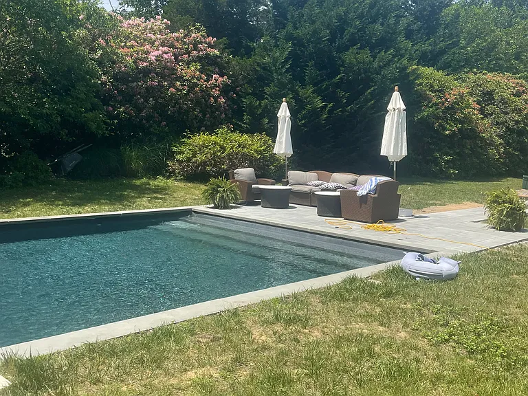 10 Albertines Ln — Photo 11