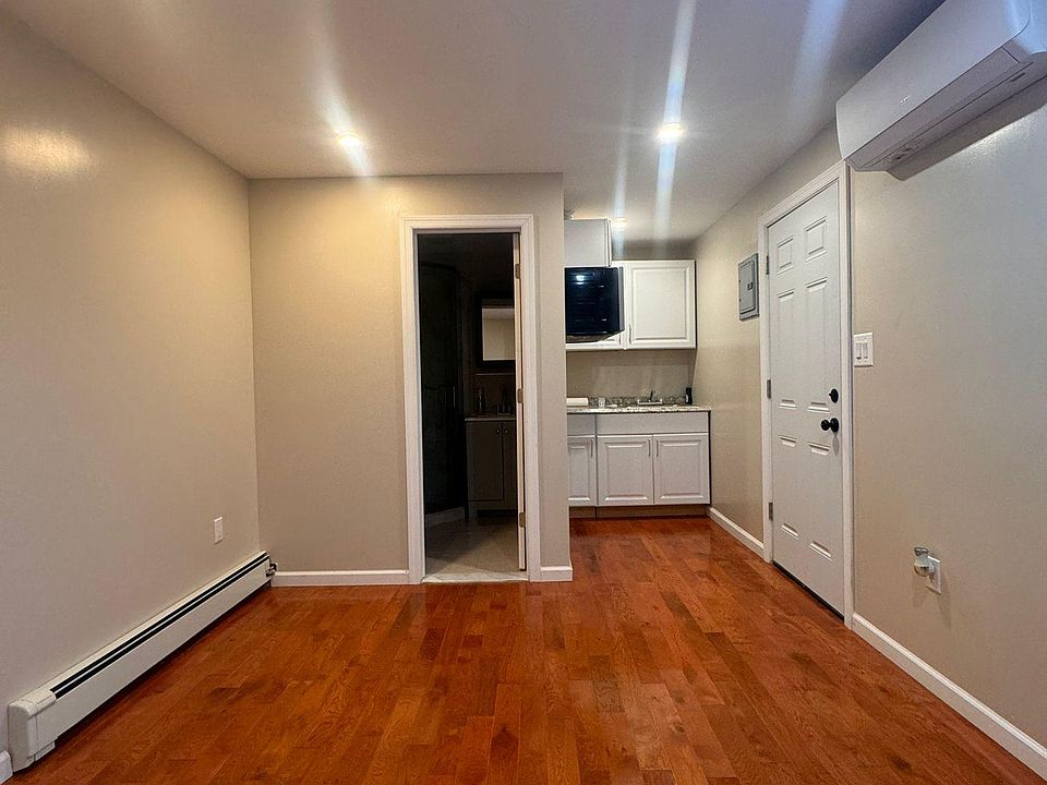 2nd image of 10945 54th Ave Floor 1