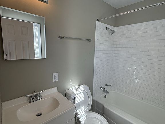 4th image of 1437 W 4th St #1449