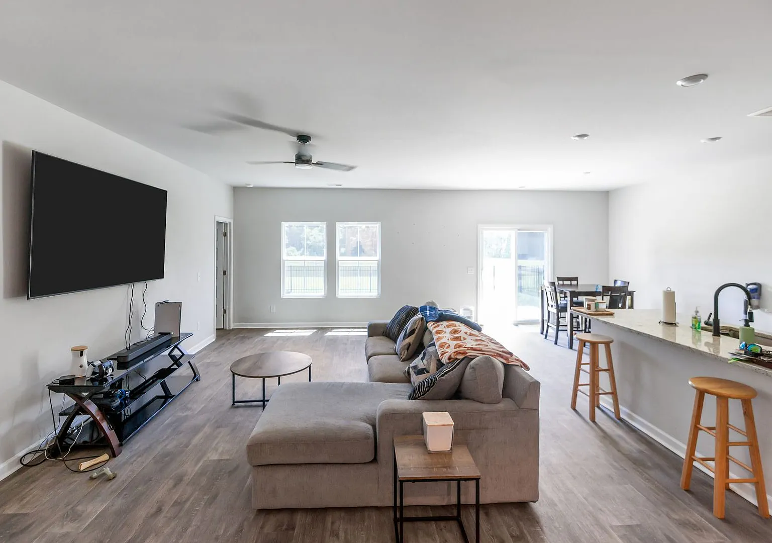 Simply Comfortable 4BR Home in Edgewater at New Hampstead — Photo 4