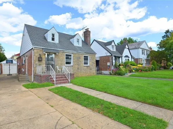 75-17 177 Street, Fresh Meadows, NY 11366