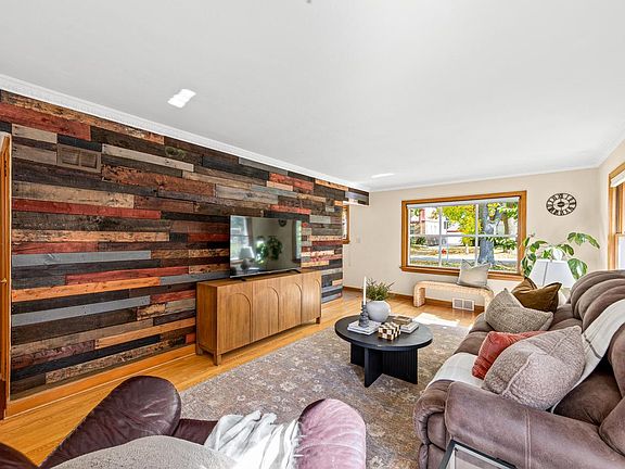 3rd image of 2237 Lefeber AVENUE